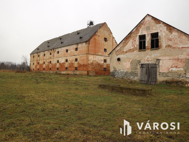 Kemenespálfa,GrófRévai kastély,nagyállat tartás,raktározás..