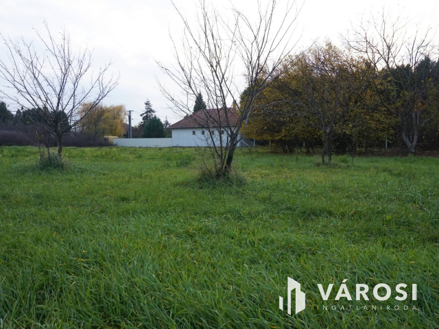 Kedvelt városrészben összközműves telek eladó
