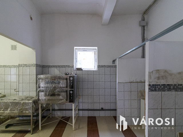 Kiadó 3 szintes 1050 m2-es munkászálló Csepel-Gyártelepen!