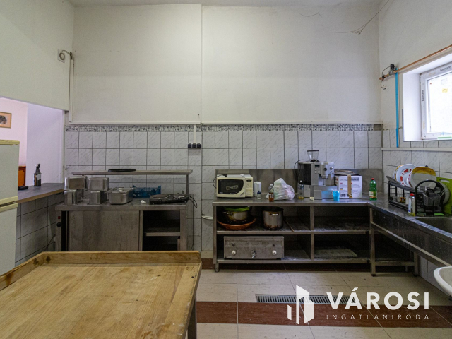 Kiadó 3 szintes 1050 m2-es munkászálló Csepel-Gyártelepen!