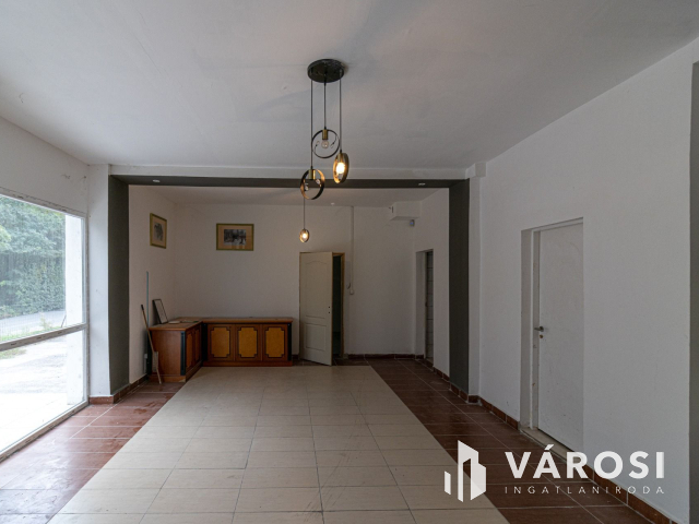 Kiadó 3 szintes 1050 m2-es munkászálló Csepel-Gyártelepen!