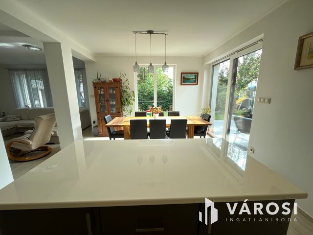 Debrecen Kertvárosi Lakóparkban Igényes Szép Ház