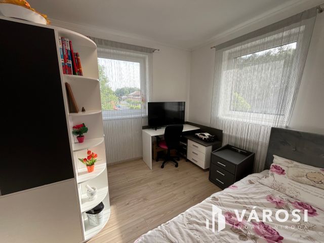 Debrecen Kertvárosi Lakóparkban Igényes Szép Ház