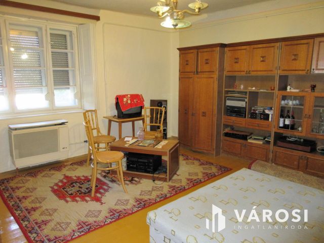 Szentesen Rákóczi utcán családi ház!