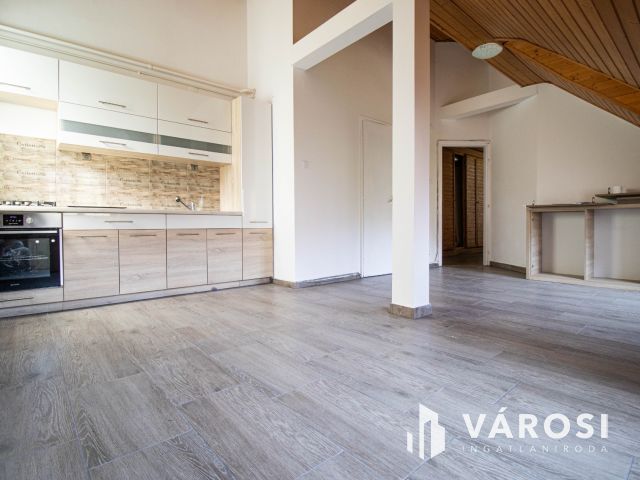 Kiadó Irodák Győr Belvárosában egy udvarban