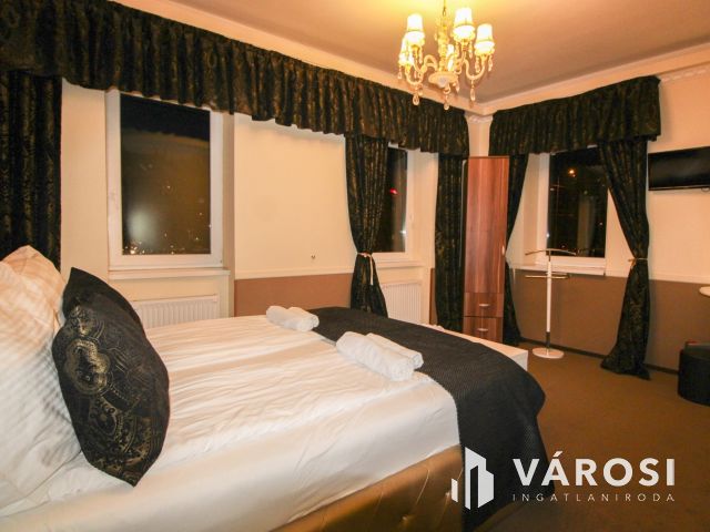 Eladó háromszintes vendéglátó egység Szegeden