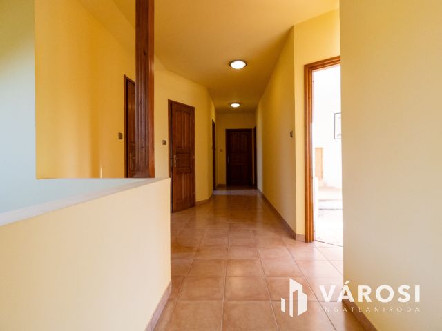 Impozáns családi otthon igényes környezetben