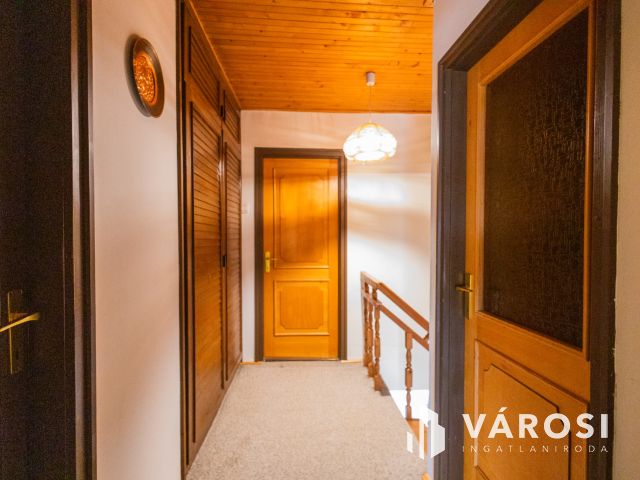 Jó elrendezésű belvárosi sorház kedvező áron