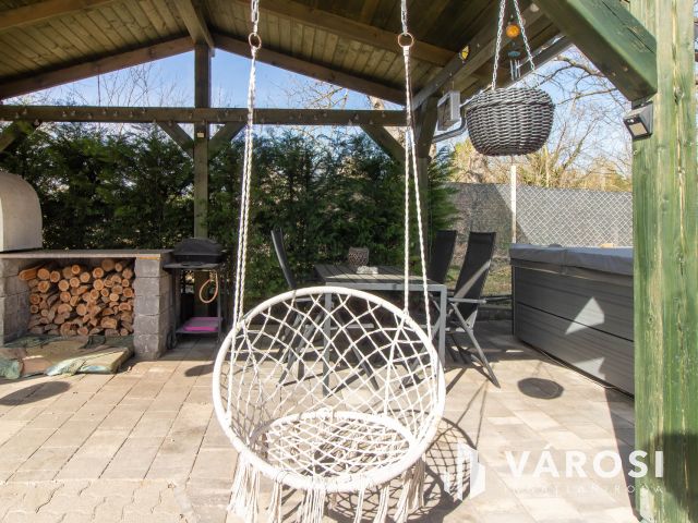 Felűjításmentes , kiváló állapotú ház Pócsmegyeren