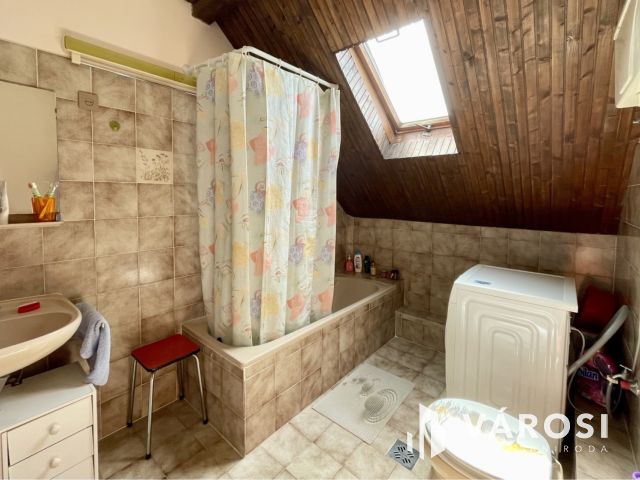 Kétgenerációs családi ház , sok lehetőséggel