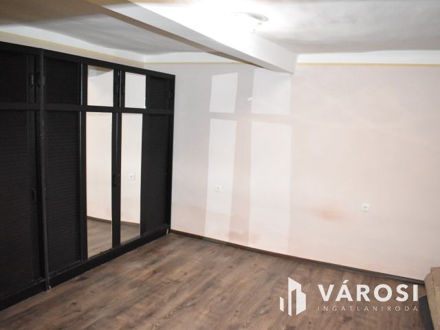 Családi ház jaminában a horgásztó mellett!