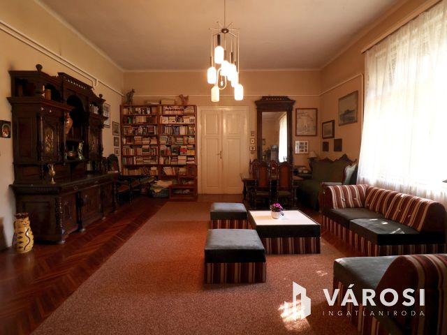 Patinás polgári ház a Kálvin tér közelében