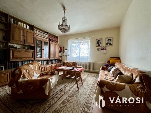 Kiváló adottságú, 3 szobás ikerház eladó!