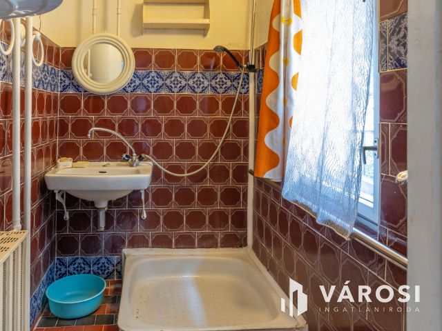 Kis családi ház Újváriban