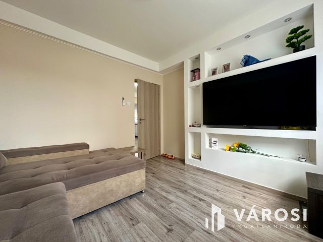 Gorkijon 1. emeleti, 1+2 félszobás, felújított lakás eladó!