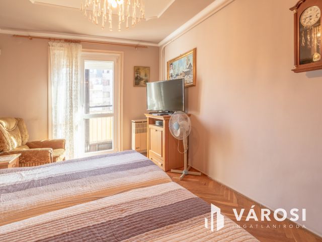 Alsóváros, első emelet, két szoba