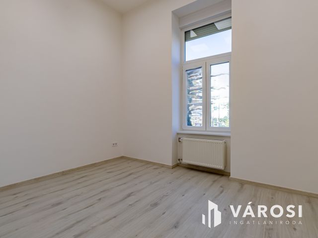 Mammut bevásárló központra panorámás lakás  a Széna téren