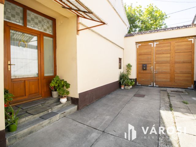 Eladó nagypolgári családi ház Orosháza szívében