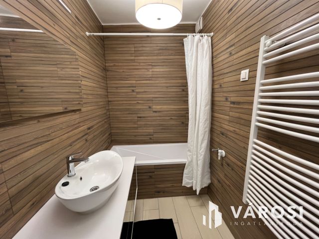 Debrecen Belvárosban, Dupla komfortos Nagy Lakás Kiadó!