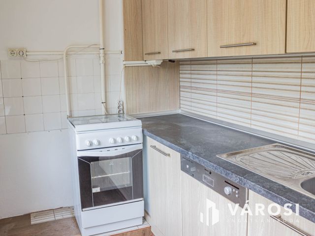 Frekventált helyen 2 szobás panelprogramos