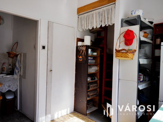 Hétvégi ház nagy kerttel Sziksóstón