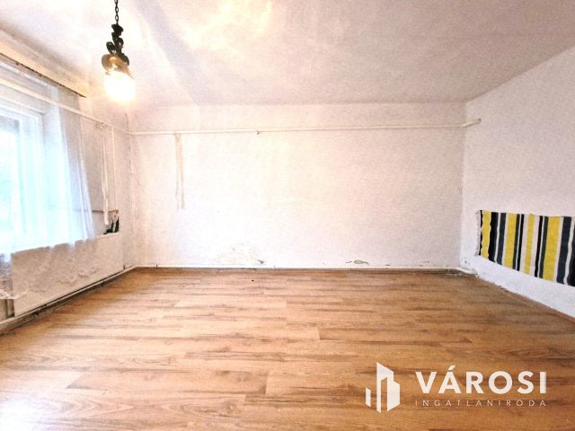 Hangulatos, verandás, 3 szobás kertes ház jó környéken