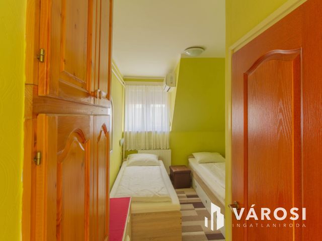 Bejáratott Panzió + egy 100 m2-es ház
