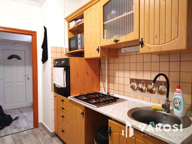 Igényesen felújított lakás a városközpont felett