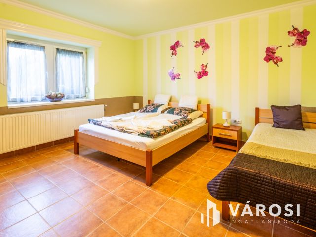 Az év szállása eladó! Apartmanház a fürdő mellett