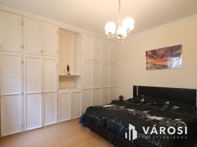 4/1. ben. 2 lakás ,1 garázs, 1 beálló !