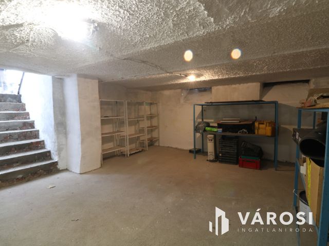 József Attila Sgt-on 28 nm-es raktár kiadó !