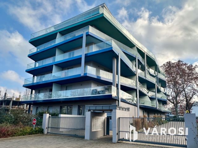 Balatonföldváron 1. emeleti luxuslakás eladó!