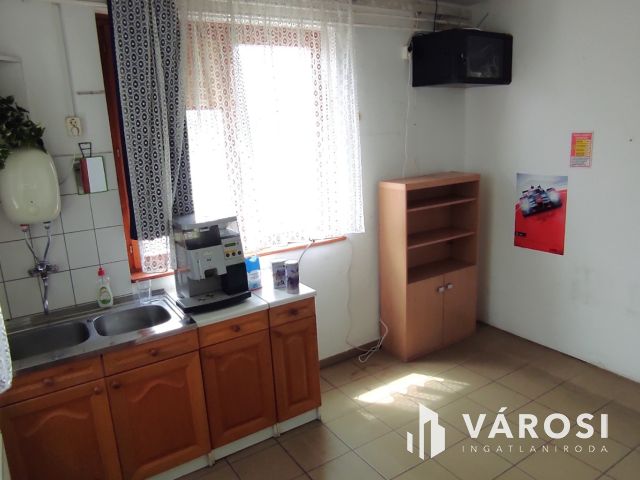 Kiadó műhelyek - az ügyfelek látókörében 100-200m2