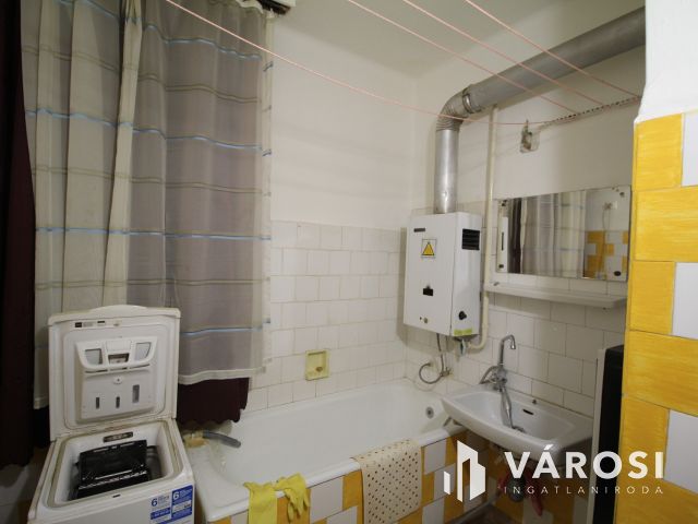 Kétszobás földszinti lakás a városközpontnál