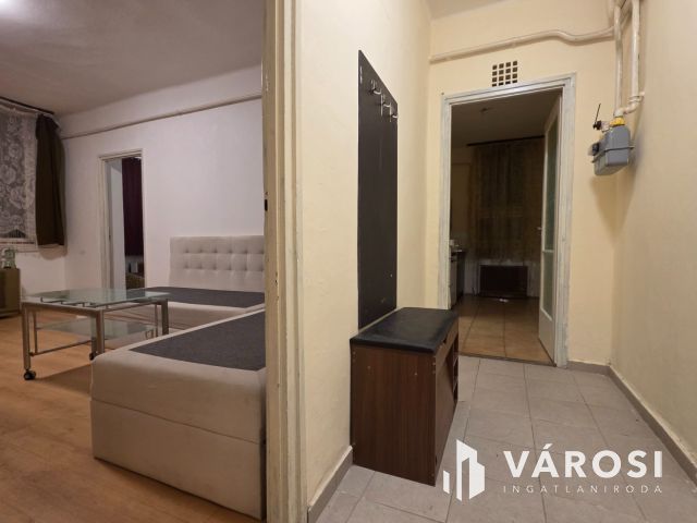 Kétszobás földszinti lakás a városközpontnál