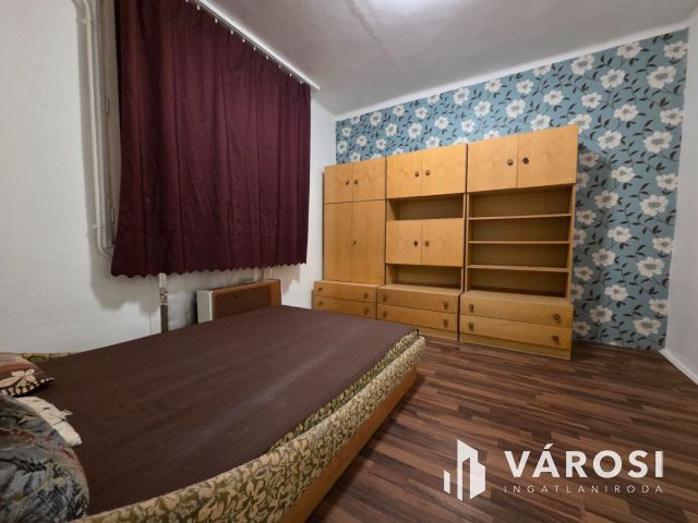 Kétszobás földszinti lakás a városközpontnál