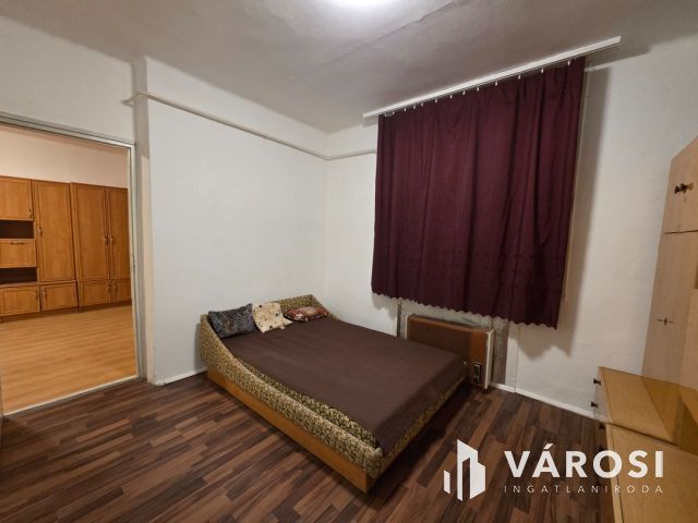 Kétszobás földszinti lakás a városközpontnál