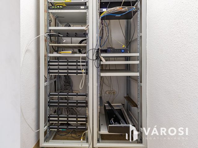 Zuglóban, M3 bevezetőnél, eladó II. emeleti irodaszint