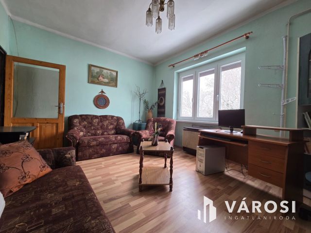 Kitűnő helyen, kétszobás, otthonos lakás