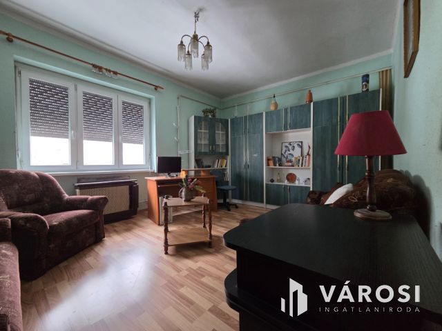 Kitűnő helyen, kétszobás, otthonos lakás