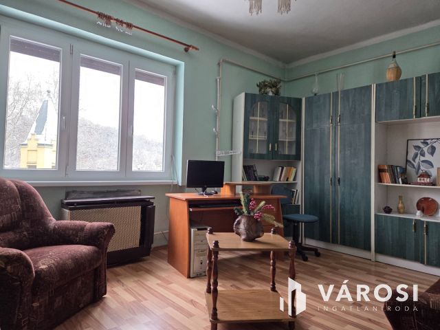 Kitűnő helyen, kétszobás, otthonos lakás
