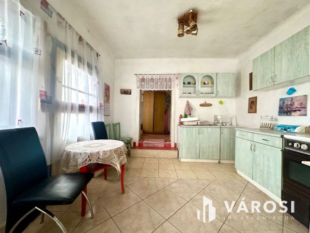 Karancslapujtőn kedvező áron kínált vályogház eladó!