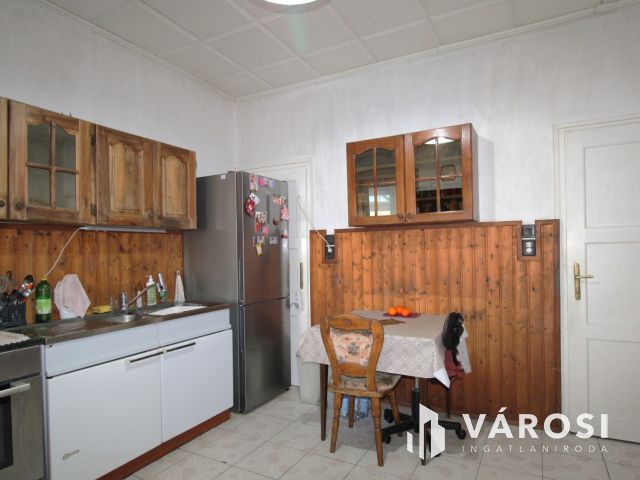 Vállalkozásra alkalmas családi ház Enyingen