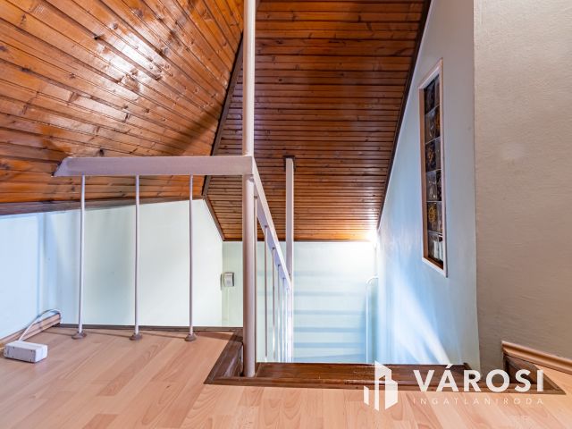 Három szobás ikerházfél eladó, Szigethalmon.