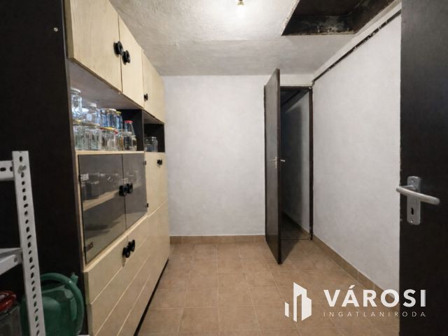 Debrecen egyik LEGSZEBB utcájában kertes ház eladó!