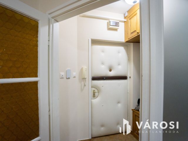 Erkélyes nagy lakás, garázs lehetőséggel a Győr belvárosában