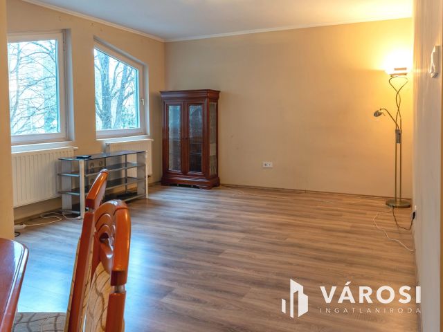 Eladó iroda Orosháza belvárosában