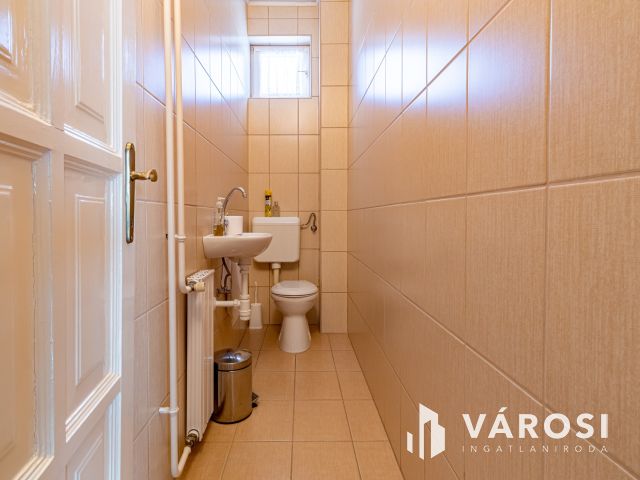 Turai kastély mellett, 4 szoba, nappalis családi ház eladó