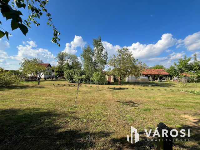 Debrecen-Apafán, Madárdalos Önellátó Kis Birtok Eladó!