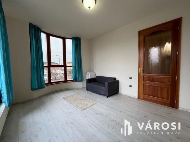 Debreceni Klasszikus Stílusú Impozáns Ingatlan Eladó!